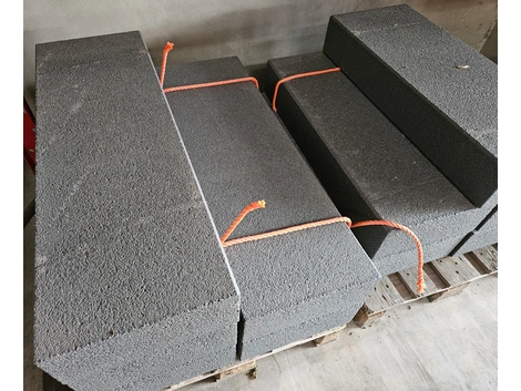 Blockstufe Straton Schwarz 80/40/16 cm Oberfäche sandgestrahlt, Trittkante mit Fase, Premium Imprägnierung
