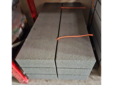Stelen Straton Schwarz 120/29,5/10 cm Vakuum-Pressbeton, einschichtig alle Längsseiten und eine Kopfseite sg. Kanten ohne Fase, Premium Imprägnierung